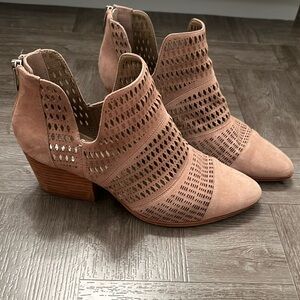 Vince Camuto Vc-Niranda brown suede booties size 9.5